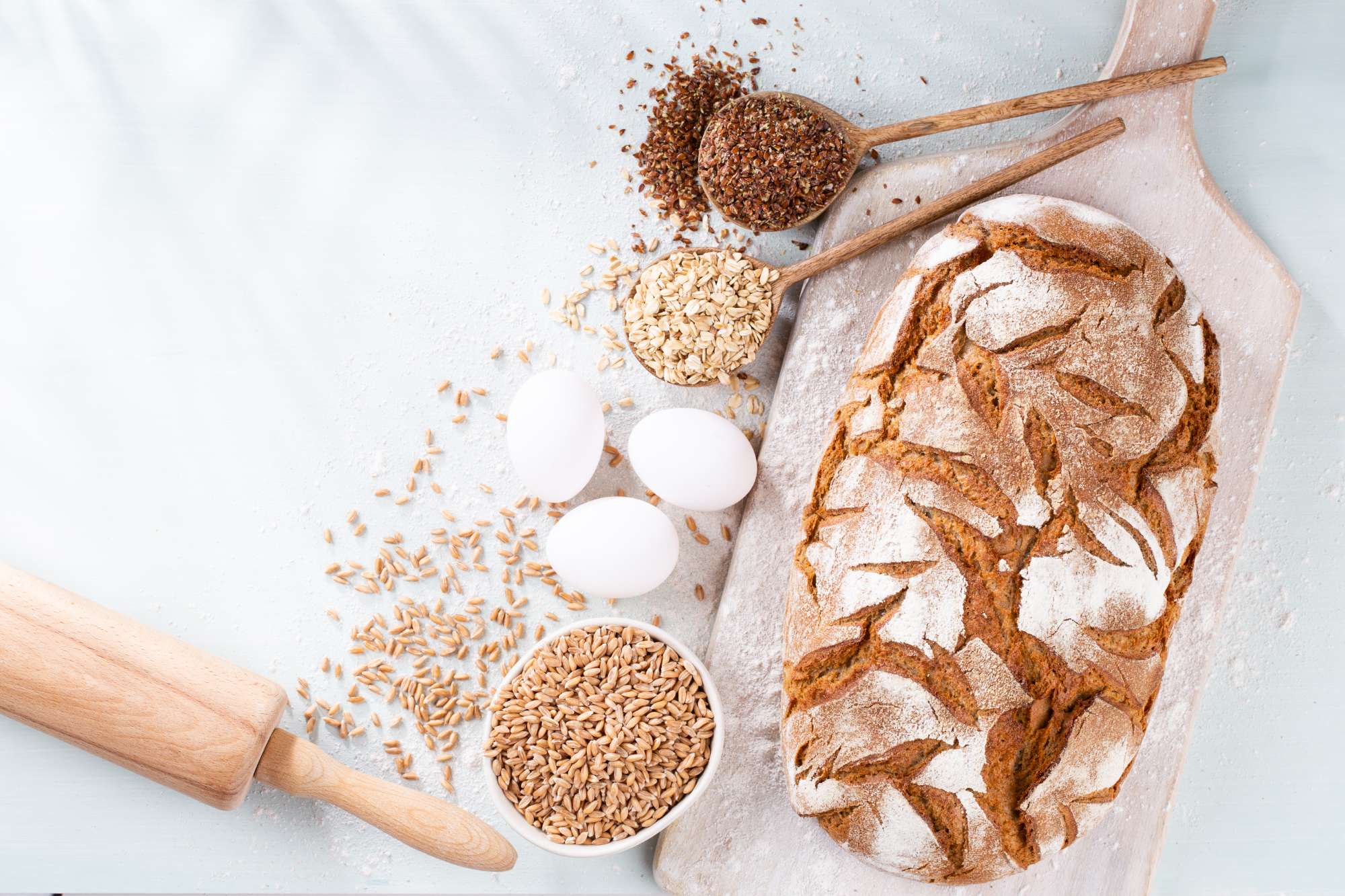 sliced-rye-bread-cutting-board-closeup_1.jpg