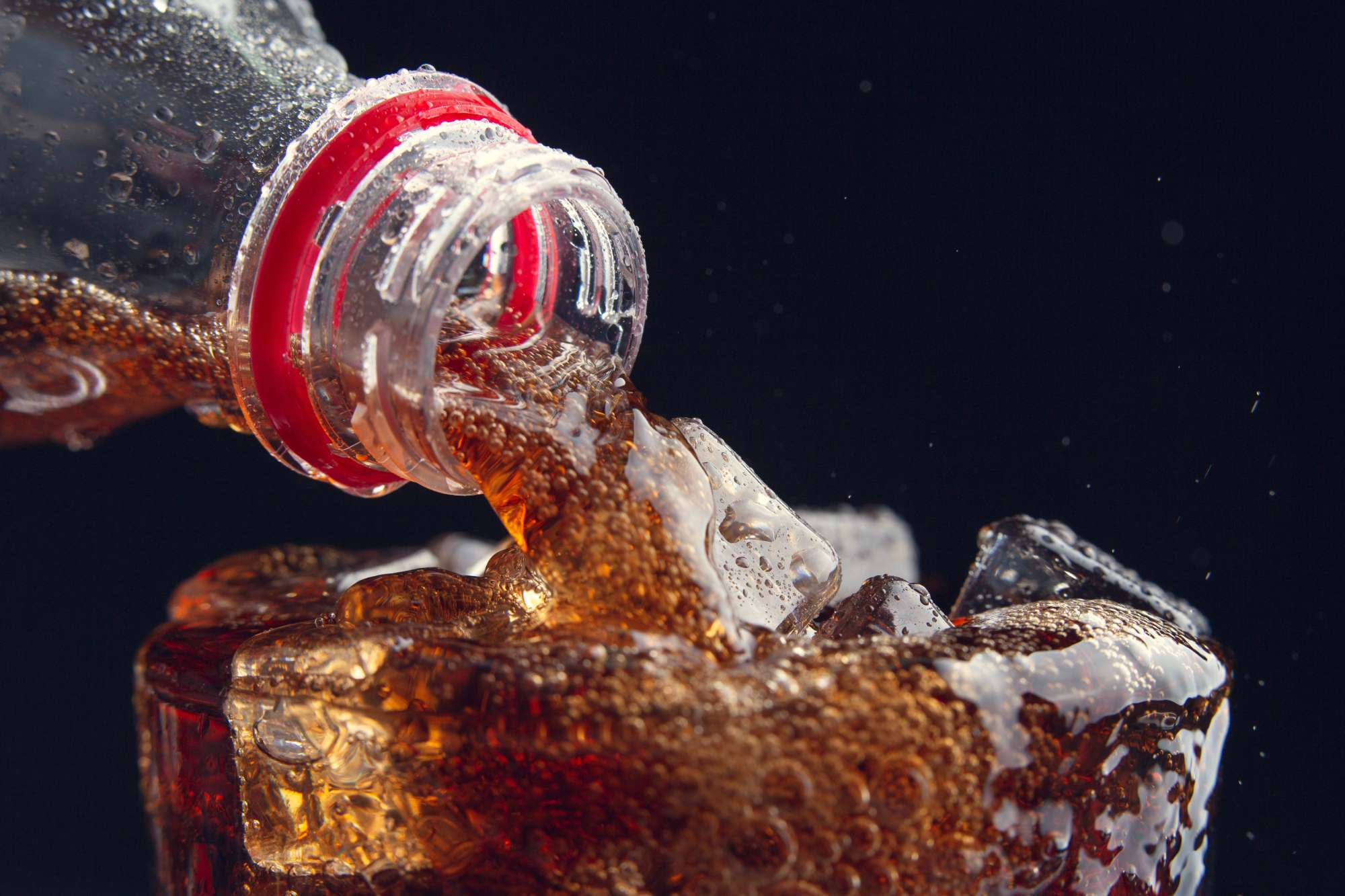 serving-cola-from-bottle-glass-full-ice.jpg