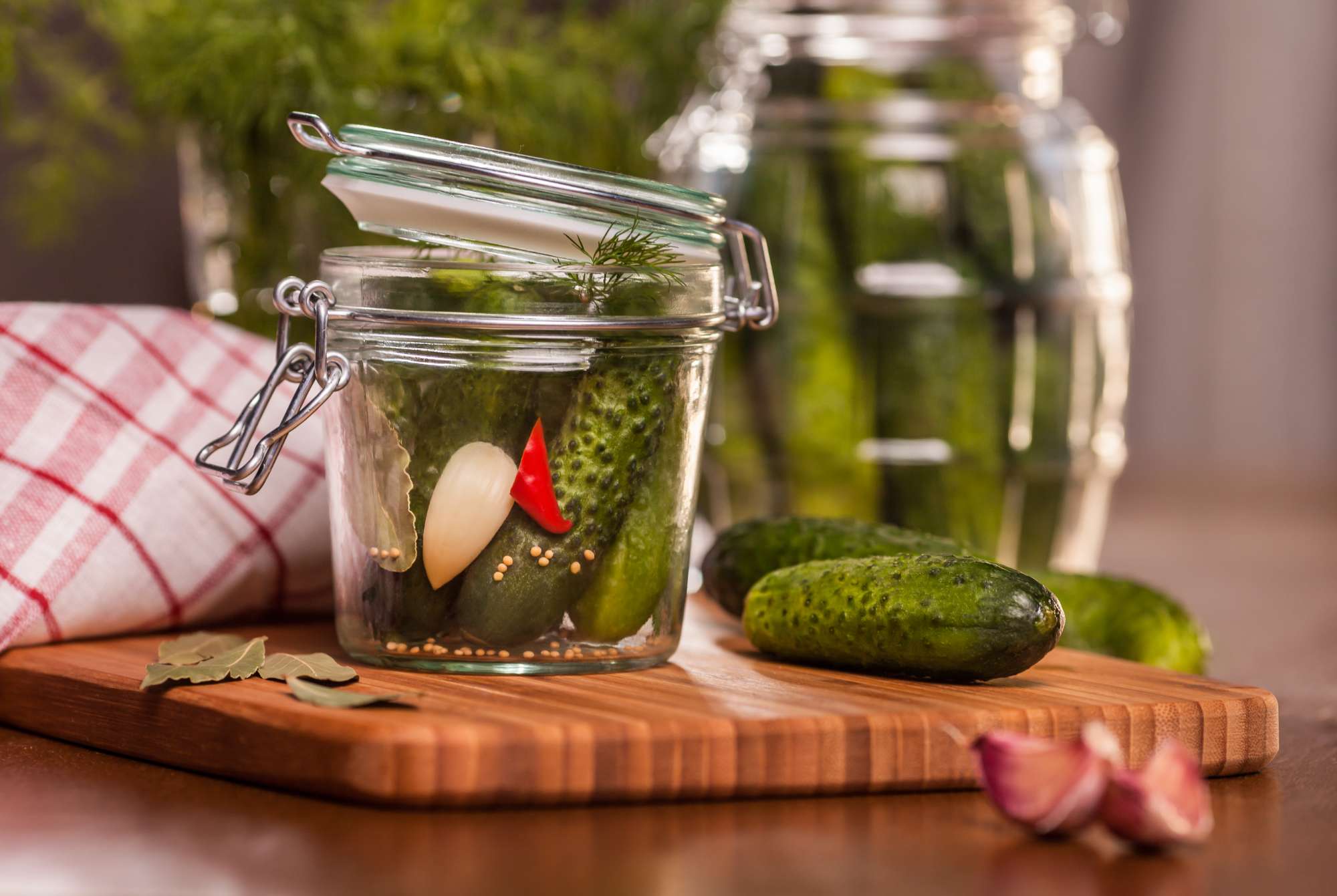 pickling-cucumbers-jar.jpg