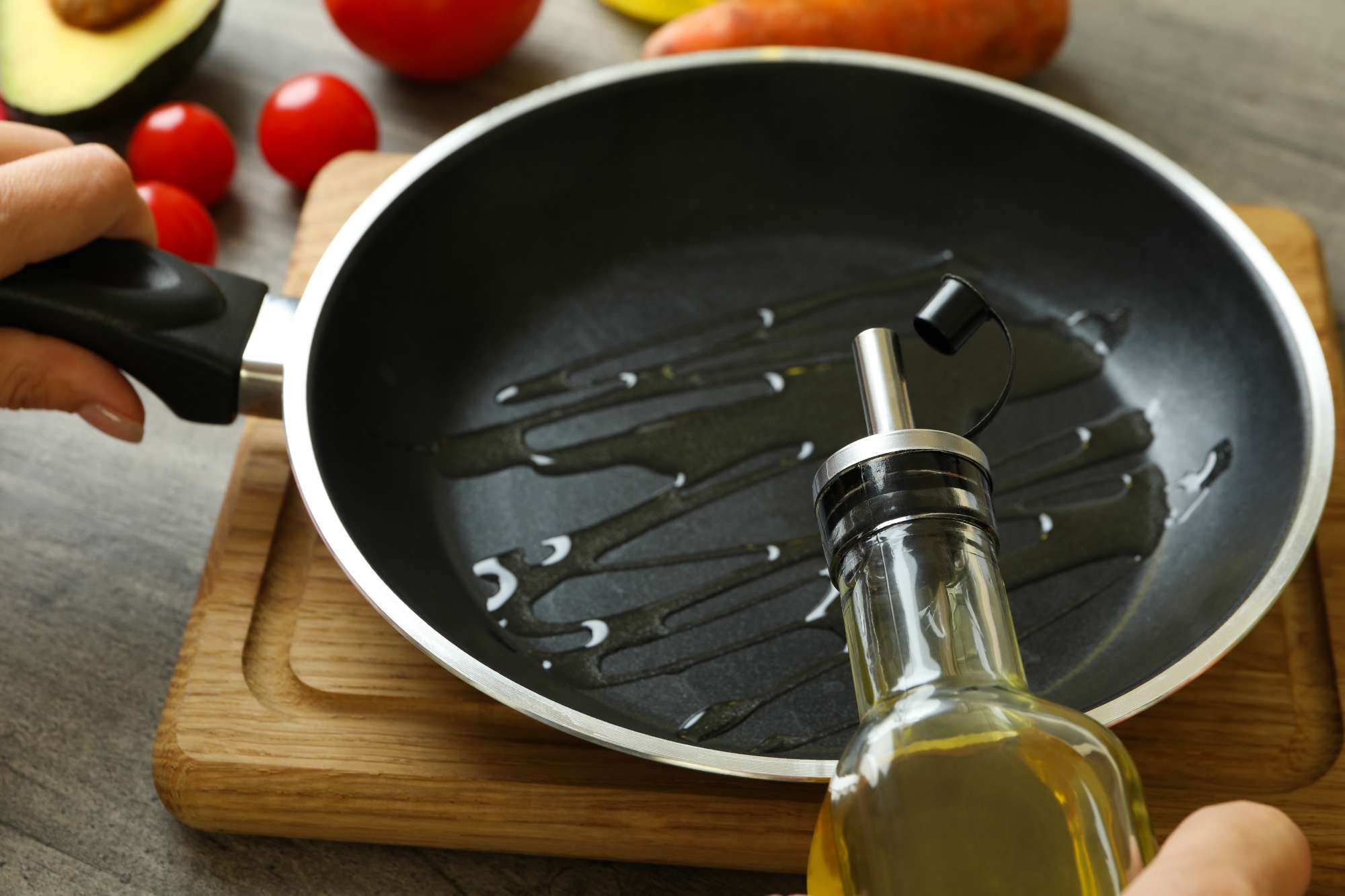 concept-cooking-with-oil-close-up.jpg