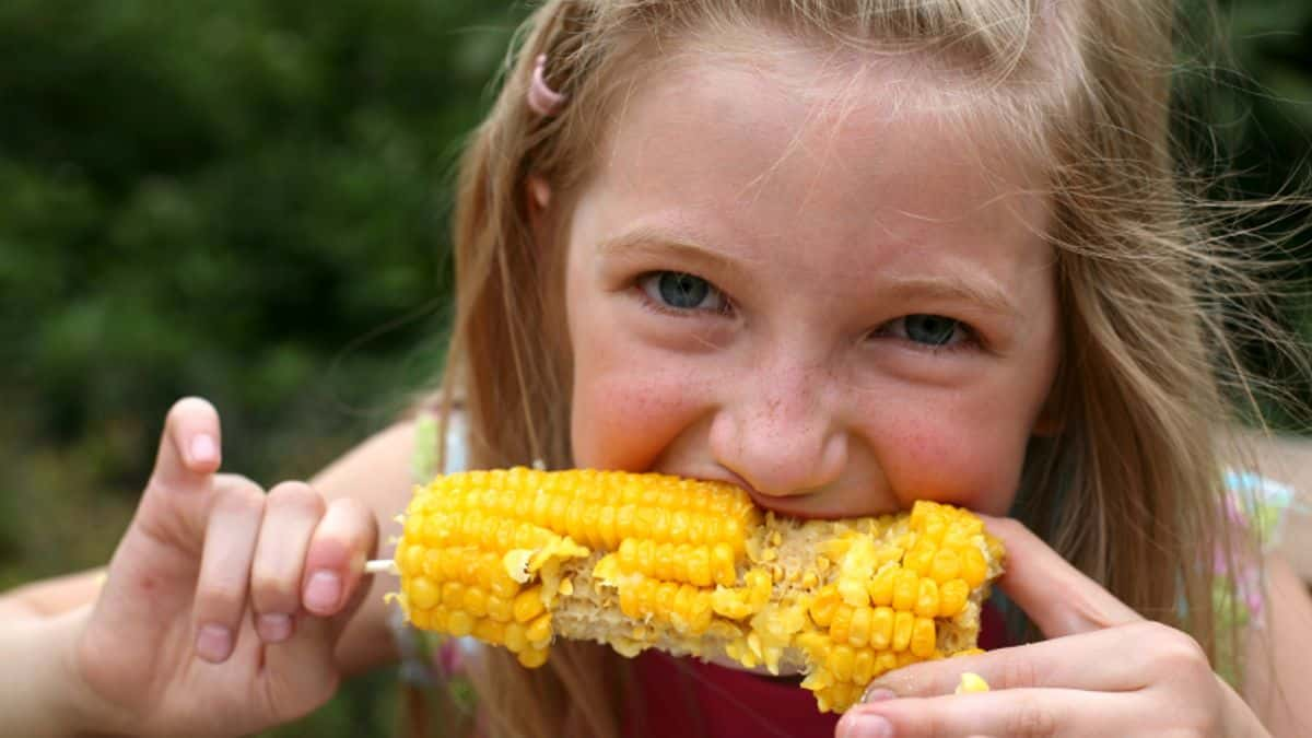 how_to_help_your_kids_love_fruits_and_vegetables.jpg