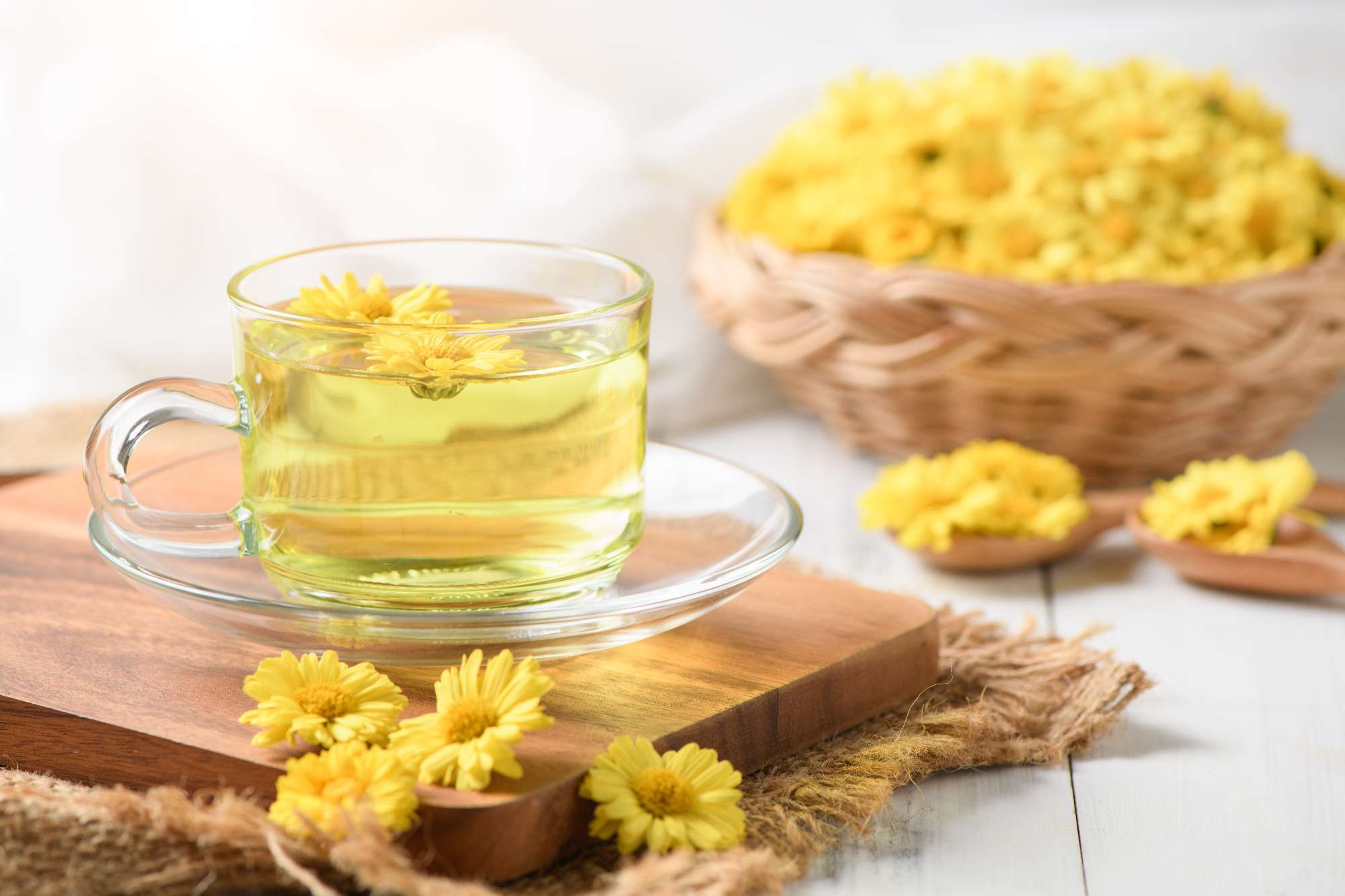 chrysanthemum-tea-chrysanthemum-flower-basket-white-wood_1.jpg