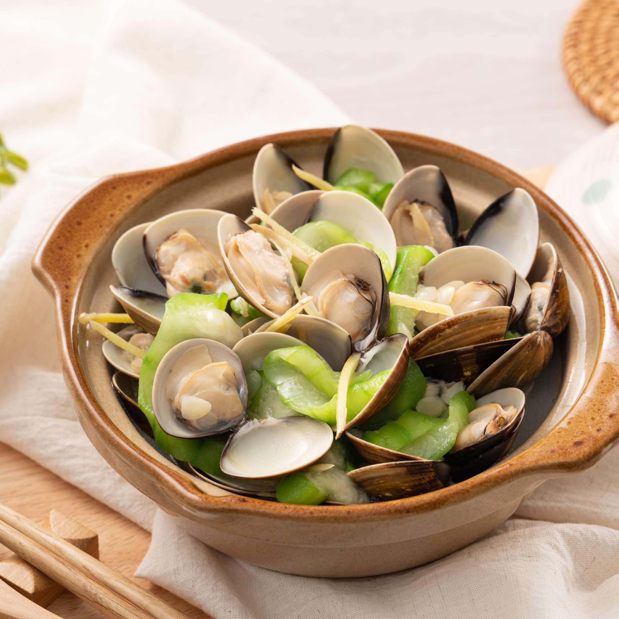 fried-loofah-gourd-with-clam-taiwanese-homemade-local-food-(2).jpg